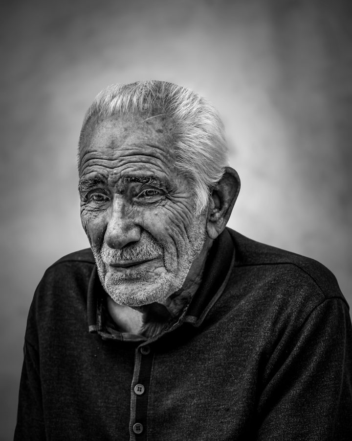 Retrato em preto e branco de Seu Zeca, fundador